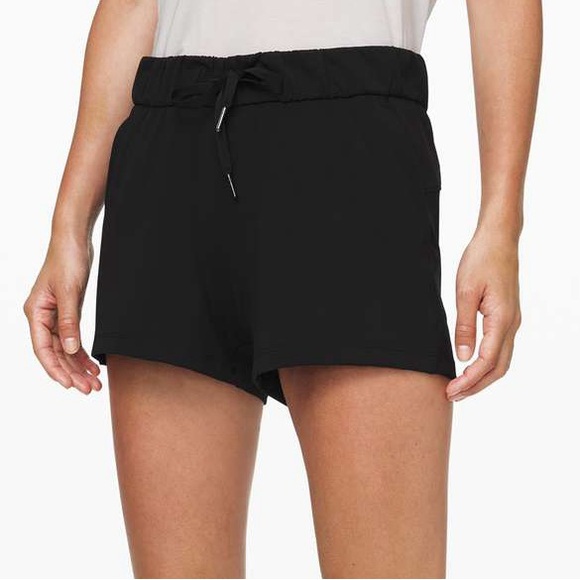 lululemon athletica Pants - Lululemon on the fly Shorts sz 6